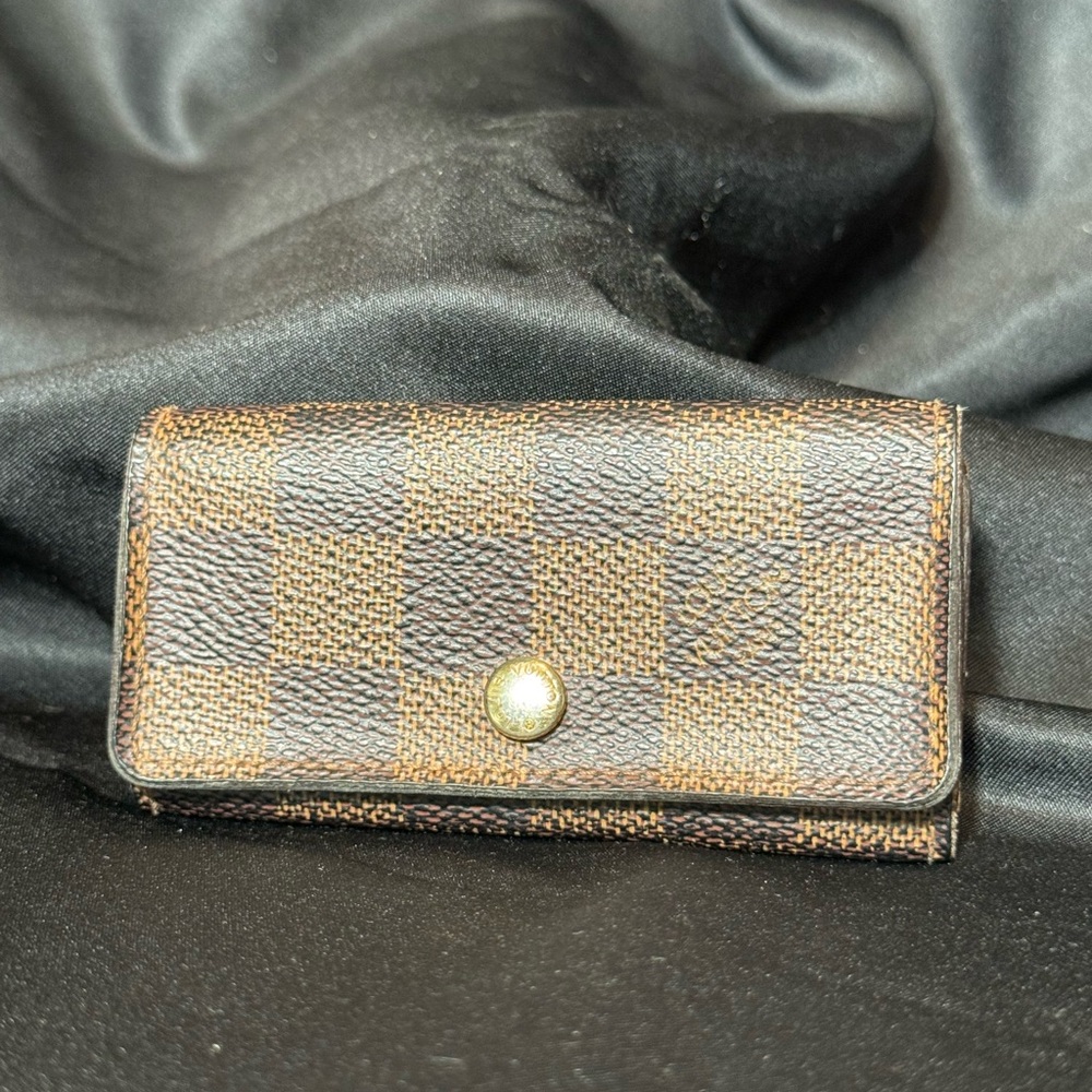 ❌SOLD❌💯Authentic Louis Vuitton Brown Key Card Holder with Gold Hardware